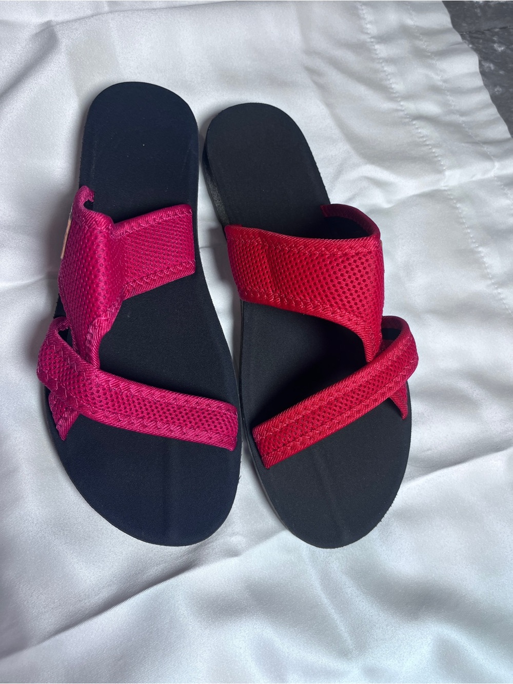 Women’s Slide Sandals in red  Pink